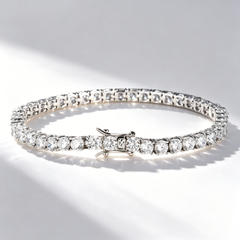 Tennis bracelet with full diamond studs