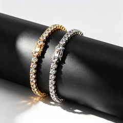 Tennis bracelet with full diamond studs