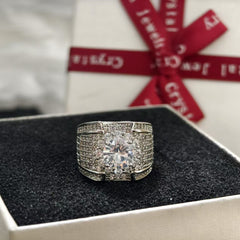 Fully diamond-encrusted starry sky ring
